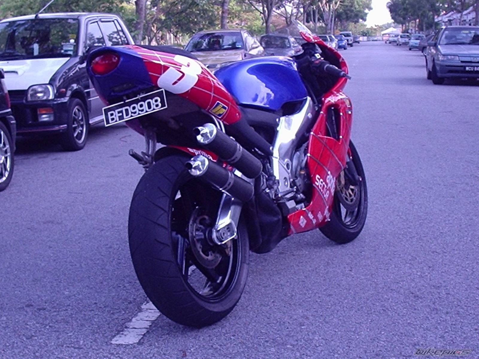 moto yamaha 2 canos