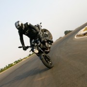 Yamaha MT-03 dando RL