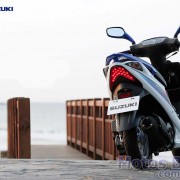 Suzuki Burgman 125ie 2011 Branco e Azul por trás