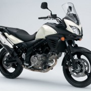 Suzuki DL-650 V-Strom Branca perfil Direita