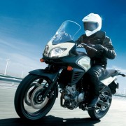 Suzuki DL-650 V-Strom Branca na estrada 2