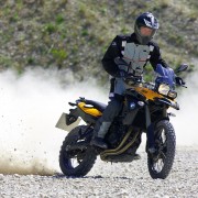 BMW F 800 GS Amarela em ação