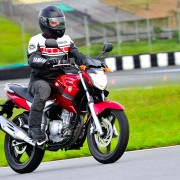 Yamaha YS-250 Fazer 2011 Vermelha